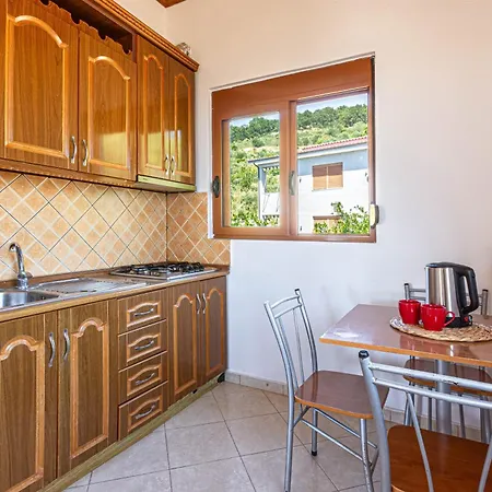 Radhima Sea View 5 - Kitchen, Parking & Balcony Vlorë